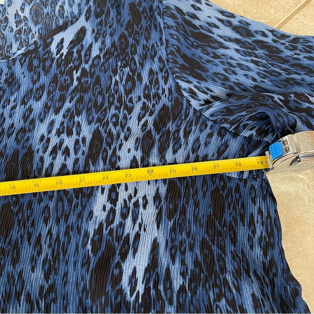 Catherines Womens Flare Sleeve Tunic Top Sz 4X Animal Print Blue Mob Wife Mature - Picture 5 of 7